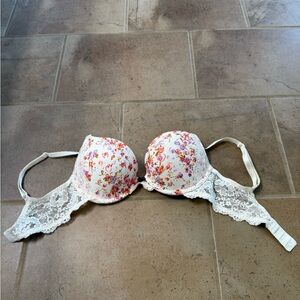 Victoria’s Secret bra 34C